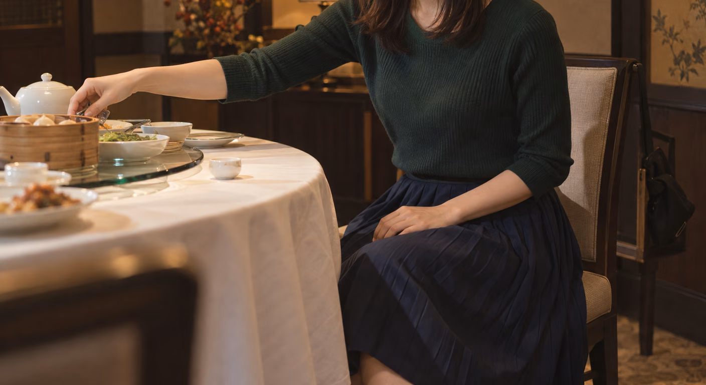 ホテル会食の服装｜座敷・円卓・テーブル、席の形で裾と袖を決める